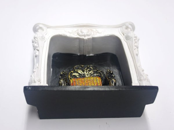 1/12サイズのドールハウス用ミニチュアロココ調マントルピース（暖炉）です