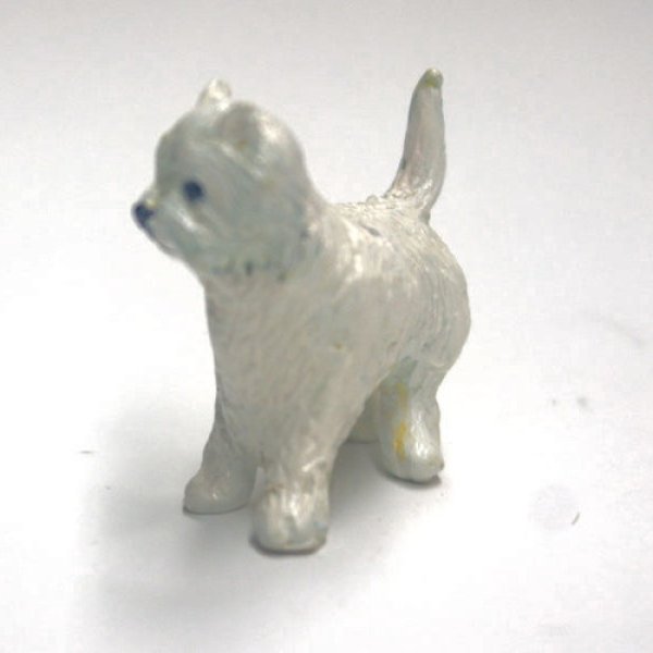 1/12サイズのドールハウス用ミニチュア犬です