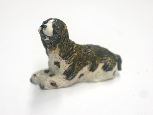 1/12サイズのドールハウス用ミニチュア犬です