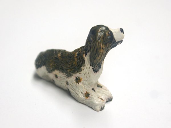 1/12サイズのドールハウス用ミニチュア犬です