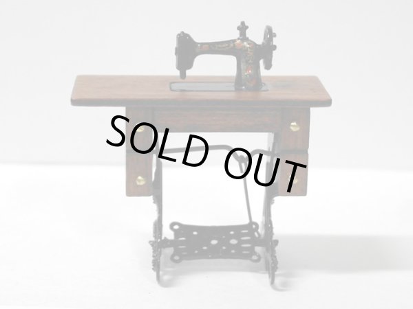 画像1: 足踏みミシン (1)