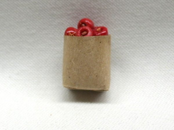 画像1: 紙袋入り果物（アップル） (1)