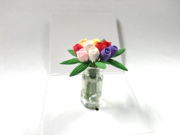 画像1: ガラス花瓶入り”チューリップ” (1)