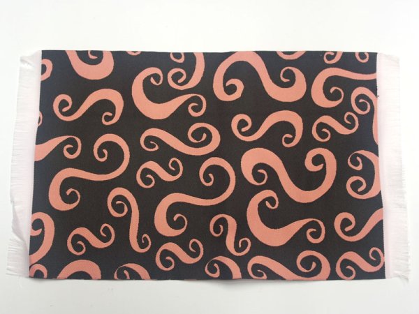 1/12サイズのドールハウス用ミニチュアラグ　リバーシブルです