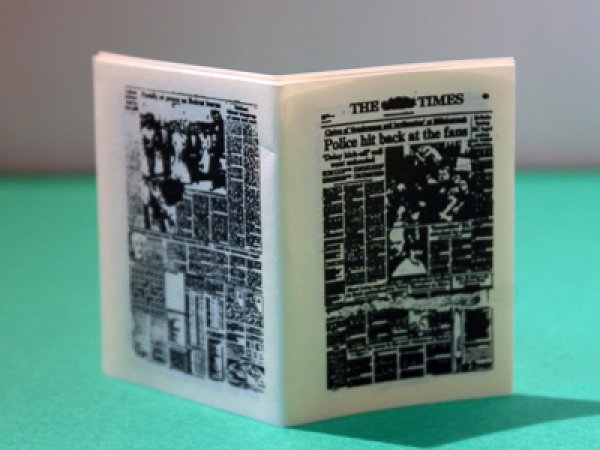 画像2: 新聞　”The Times” (2)