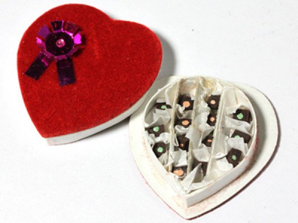 画像1: チョコレート　ハート型ギフトボックス入り (1)