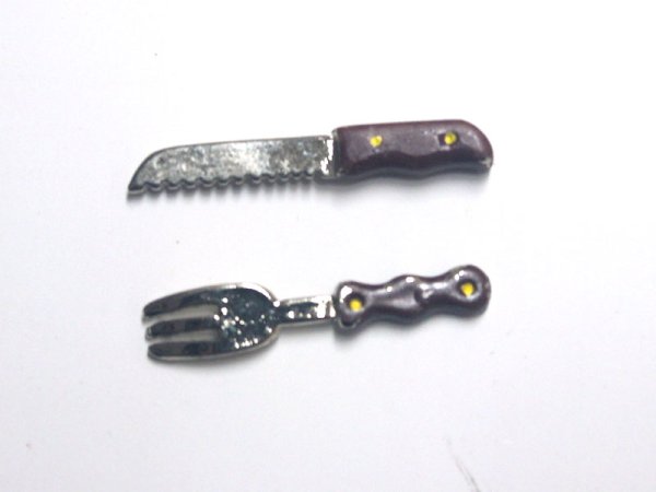 1/12サイズのドールハウス用ミニチュアカービング　ナイフ＆フォークです