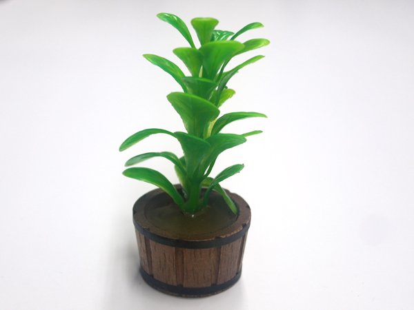 1/12サイズのドールハウス用ミニチュアゴムの木　シングル（1本）です