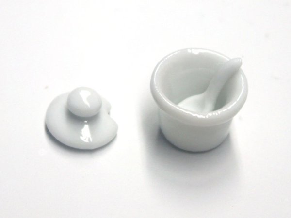 1/12サイズのドールハウス用ミニチュアホワイト　ポットです