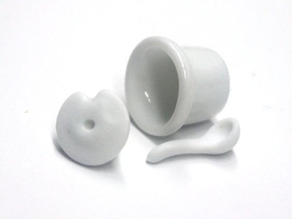 1/12サイズのドールハウス用ミニチュアホワイト　ポットです