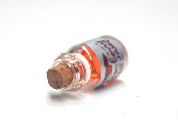 1/12サイズのドールハウス用ミニチュアピーナッツ・バター　＆　ストロベリー・ジャム　ジャーです