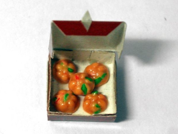 画像1: 箱入りケーキ (1)