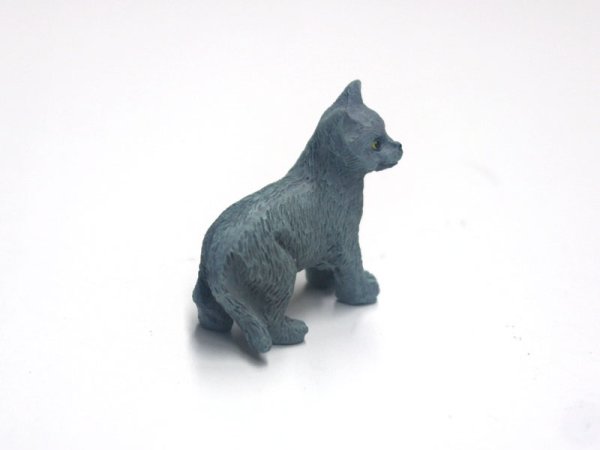 1/12サイズのドールハウス用ミニチュア猫　（グレイ　キャット）です