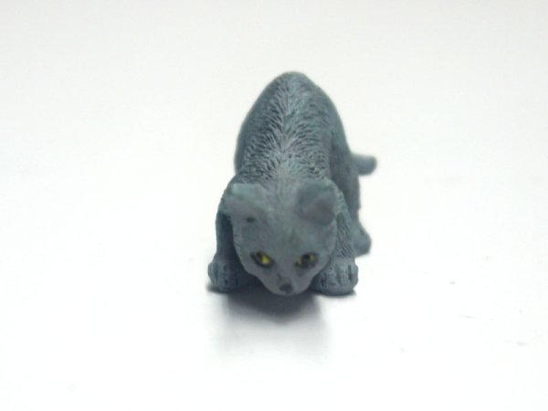 1/12サイズのドールハウス用ミニチュア猫　（グレイ　キャット）です