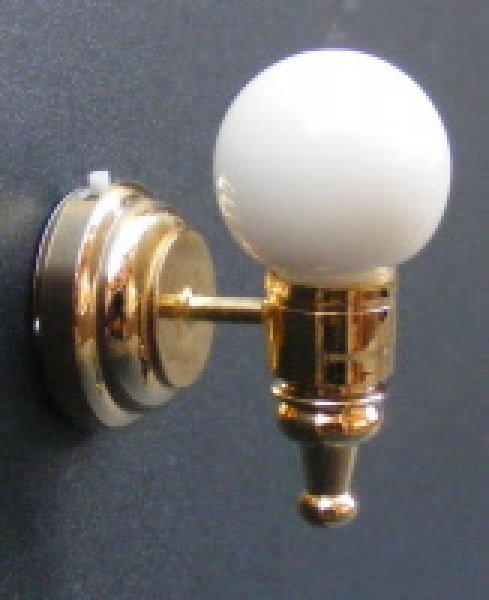 1/12サイズのドールハウス用ミニチュア照明　壁用　LED　（電池付）です