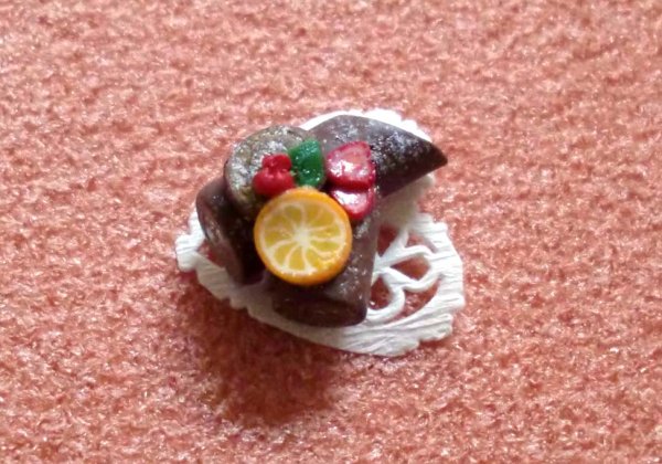 ミニチュア 1/12スケールブッシュドノエル　ドイリー付