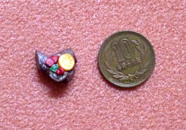 ミニチュア 1/12    ブッシュドノエル　ドイリー付スィーツ/デザート98