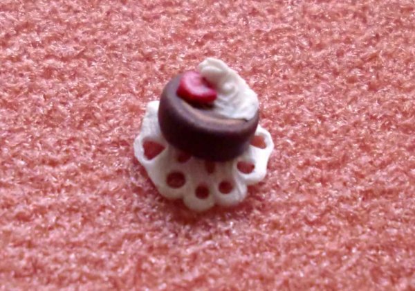 ミニチュア 1/12スケールチョコレート　ロール　ドイリー付