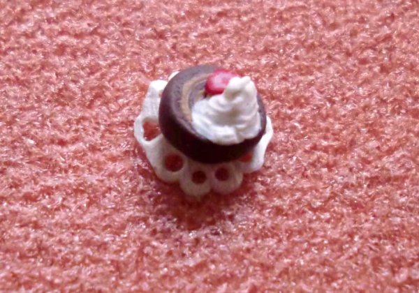 ミニチュア 1/12スケールチョコレート　ロール　ドイリー付