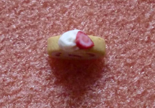 ミニチュア 1/12スケールストロベリー　ロール　A　ドイリー付