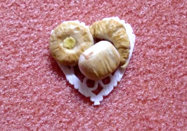 ミニチュア 1/12スケールデニッシュ ペストリー　3個セット　A　ドイリー付