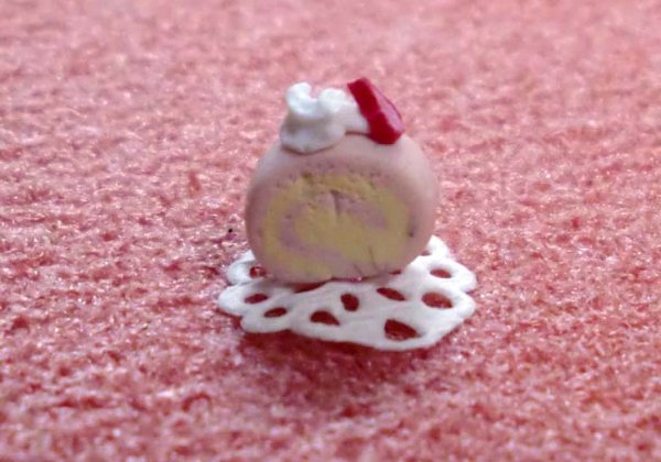 ミニチュア 1/12スケールストロベリー　ロール　B　ドイリー付