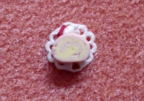 ミニチュア 1/12スケールストロベリー　ロール　B　ドイリー付