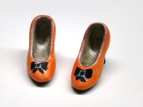 1/12サイズのドールハウス用ミニチュア　婦人靴（パンプス）