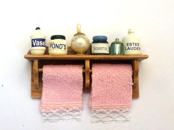 1/12サイズのドールハウス用ミニチュア　バスルーム用・棚&小物・タオル