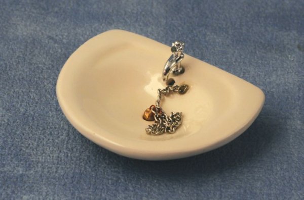 画像4: 足付洗面台(水道蛇口・栓付)半円 (4)