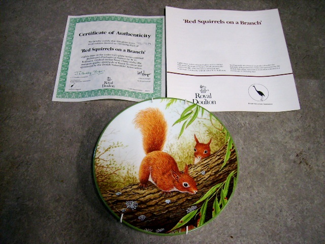 画像3: ロイヤルドルトン（Royal Doulton）　プレート　Red Squirrels on Branch　　箱付き　シリアルナンバー入り