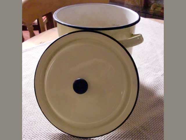 画像2: ホウロウ 鍋　蓋付き　クリーム色