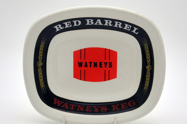 画像1: 灰皿 （Red Barrel Watneys Keg）